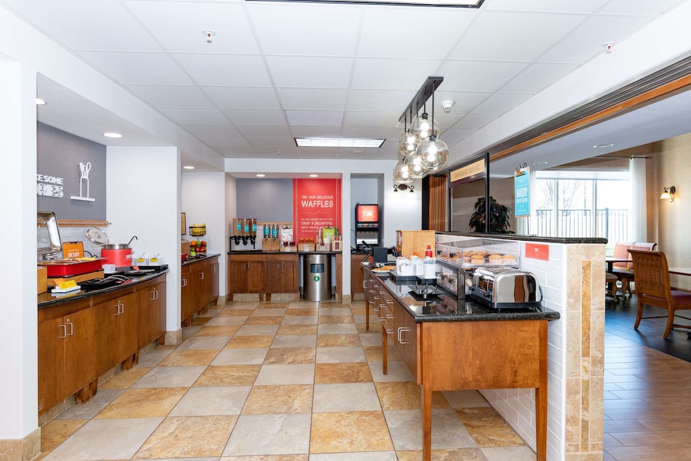 Hampton Inn & Suites Pittsburg CA - photo 85