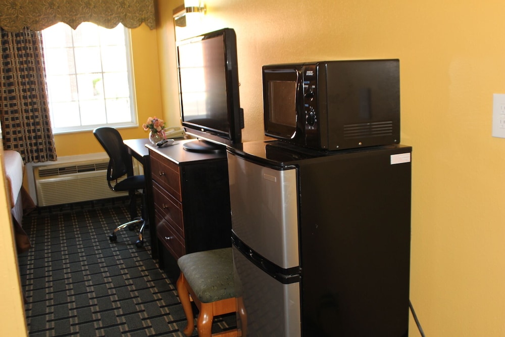 Magnolia Inn And Suites - photo 14