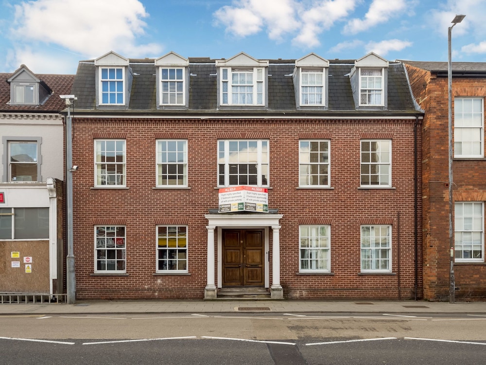 Luxurious 2 Bed Apartment in Central Bedford — 4-Star Luxury Hotel in Bedford, United Kingdom