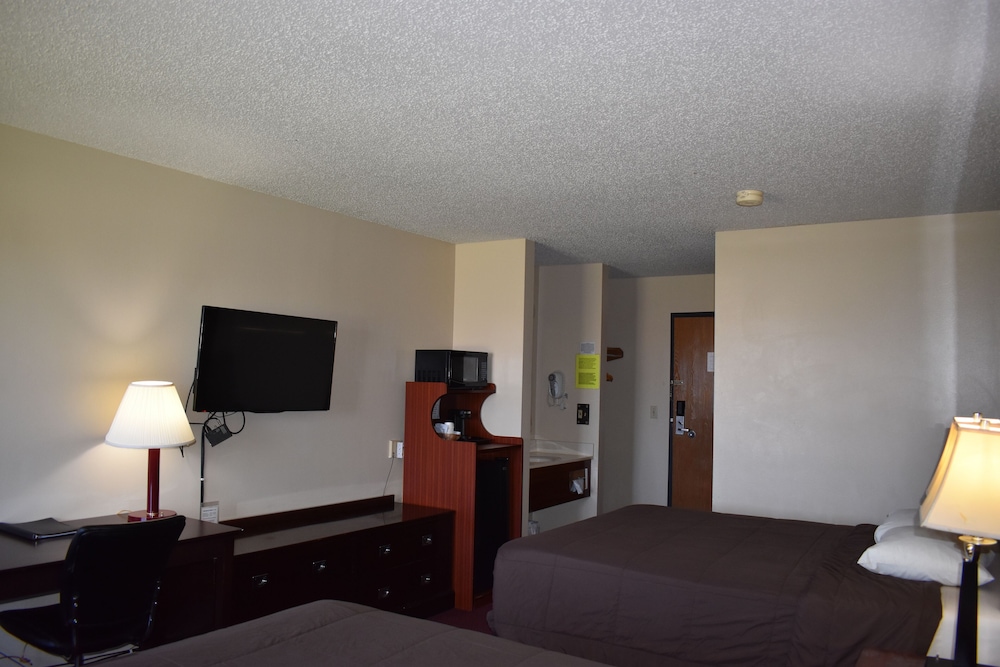 Heartland Hotel and Suites - photo 16