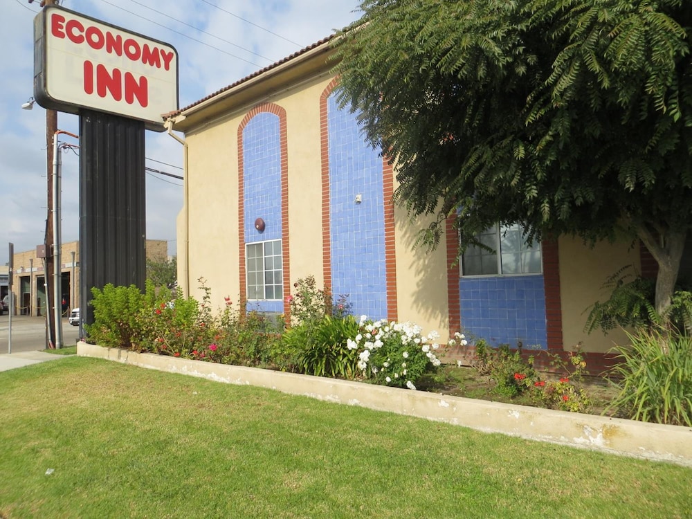 Economy Inn Lax - photo 30