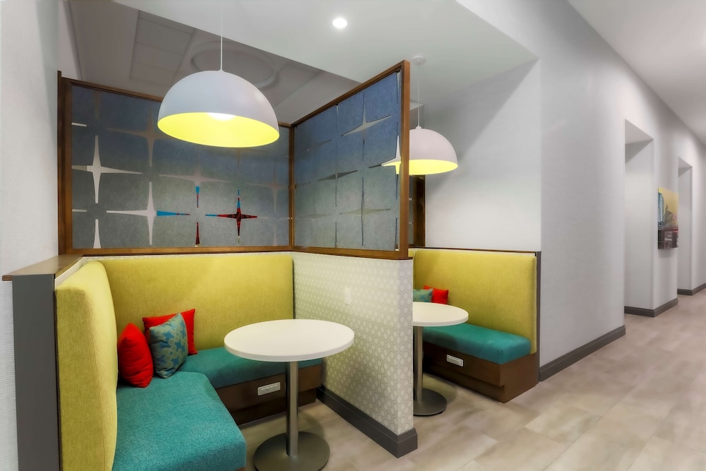 Hampton Inn & Suites Pittsburgh Downtown - photo 4