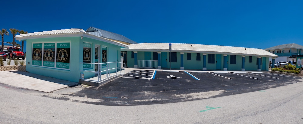 The Salty Mermaid Oceanfront Hotel - photo 20