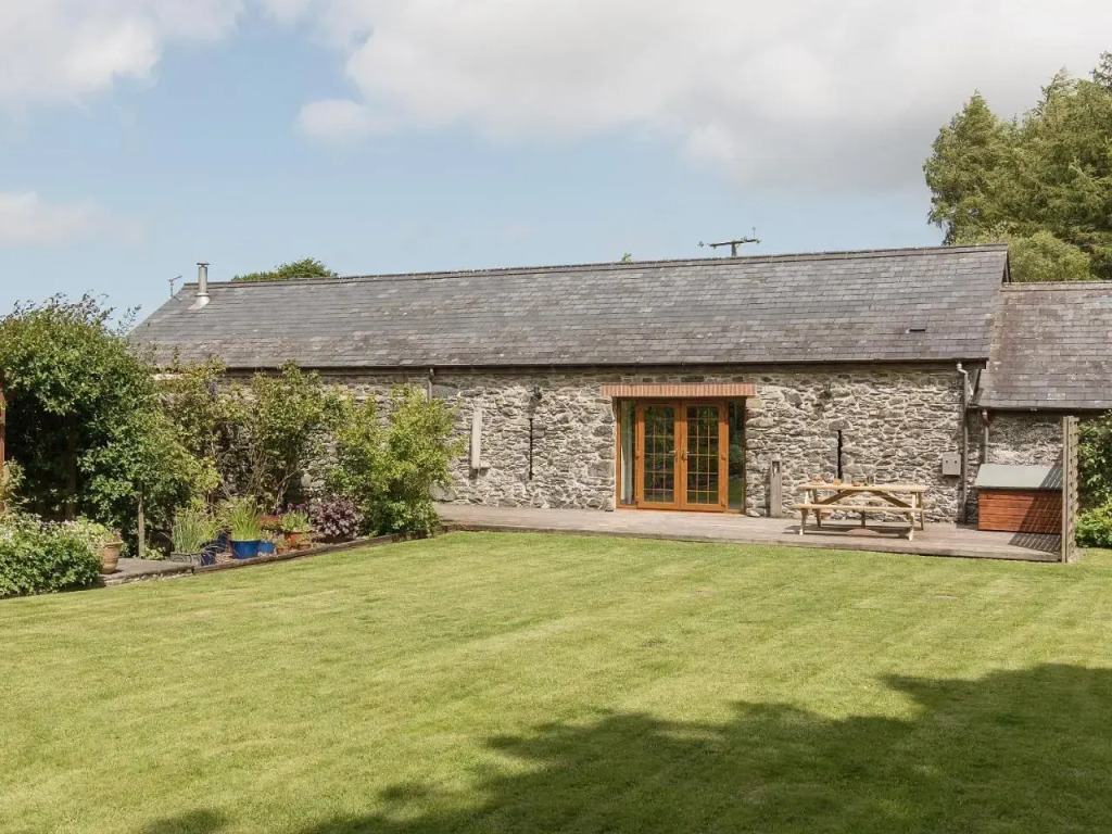 Yr Hen Stabl — 5-Star Luxury Hotel in Tregaron, United Kingdom