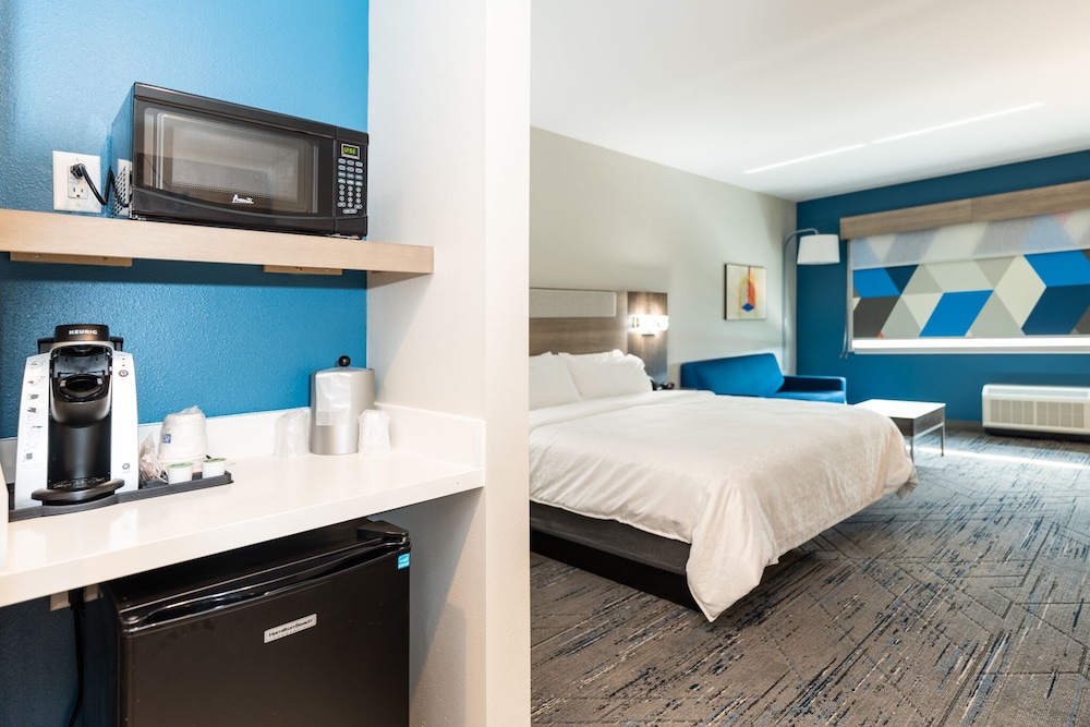 Holiday Inn Express & Suites Charlottesville by IHG - photo 20