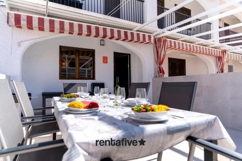 rentafive Gran casa reformada Terraza — 4-Star Luxury Hotel in Santa Pola, Spain