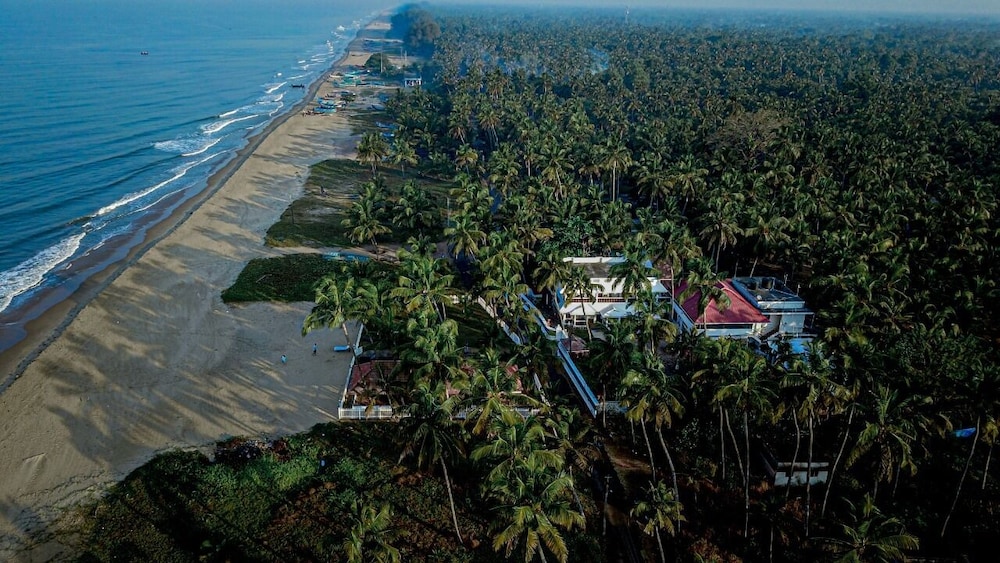 Veda5 Ayurveda Living Village — hotel in Kodungallur