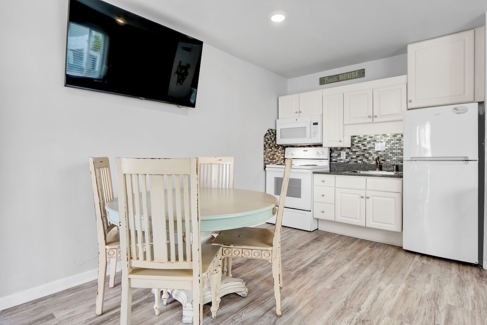 Sandpeddler Inn & Suites - photo 87