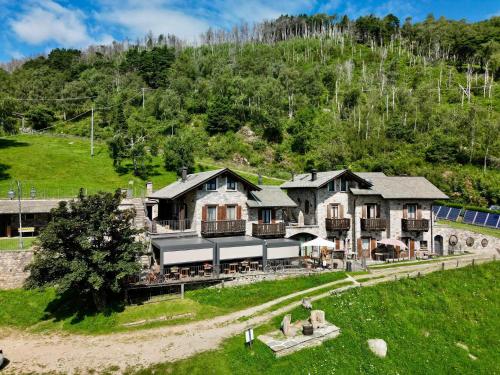 Agriturismo Giacomino — 4-Star Luxury Hotel in Gera Lario, Italy