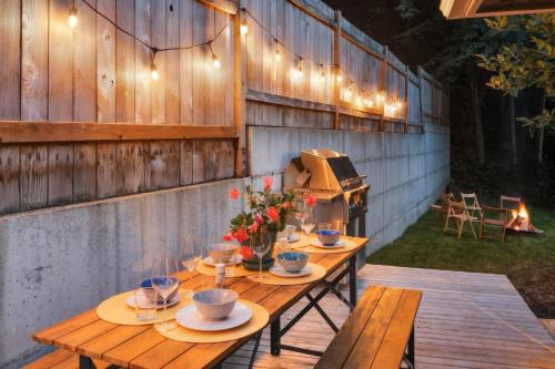 Spacious Main Street Retreat for families and large groups — Edmonds — photo 5