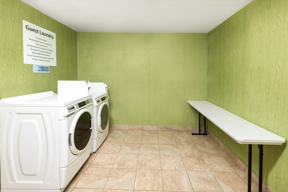 Holiday Inn Express & Suites Floresville by IHG - photo 22