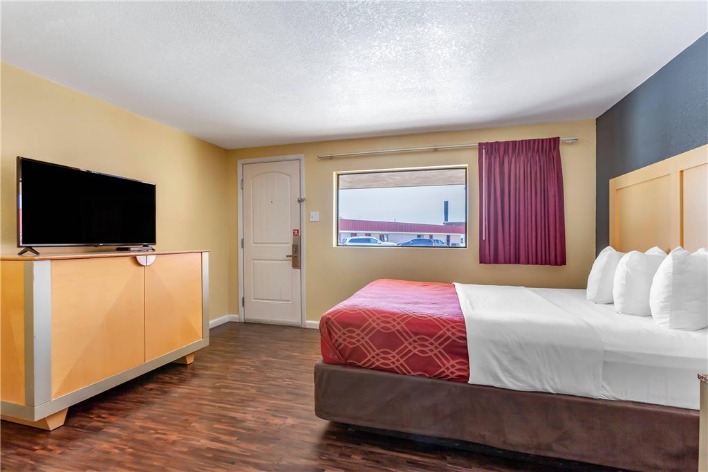 Econo Lodge Clovis - photo 24