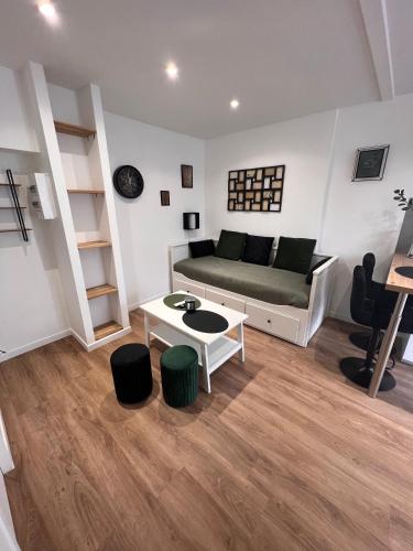 Les Bords du Clain Entree Autonome Studio in Poitiers, France