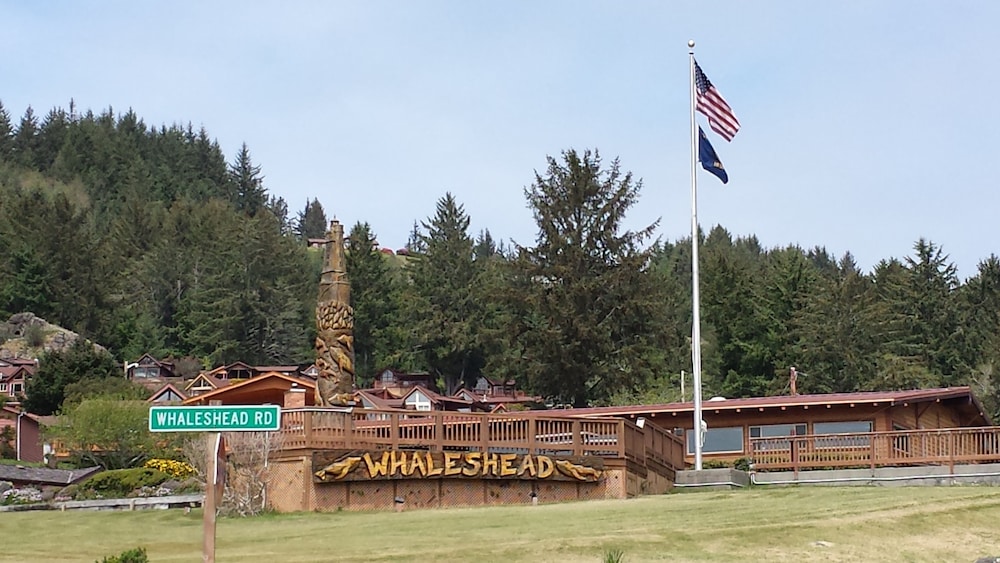Whaleshead Beach Resort — Brookings