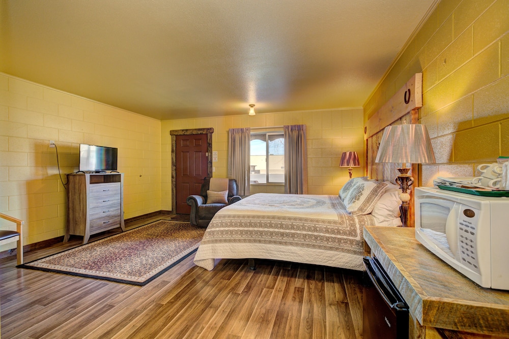 Holiday Motel and RV Park - photo 15
