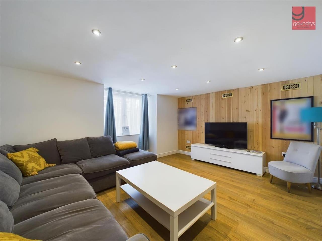 Truroflat - carbon neutral hotel in Truro