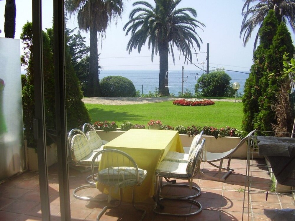 Welcome To Cannes Bord De Mer — Cannes