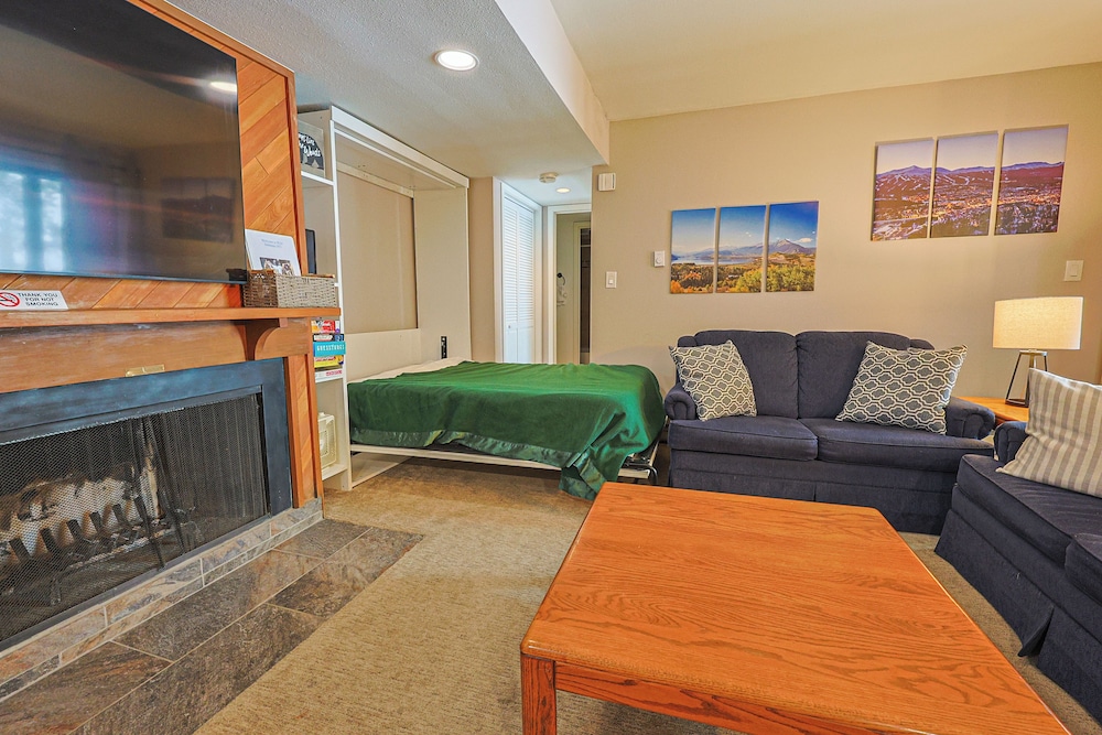 Wild Irishman 2 bed 2 bath Sleeps 9 WIBH - photo 48