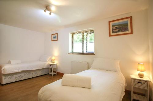 Broadbeach Cottage — 4-Star Luxury Hotel in Redruth, United Kingdom