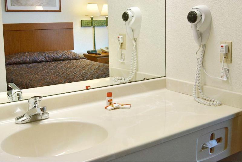 Wamego Inn and Suites - photo 12