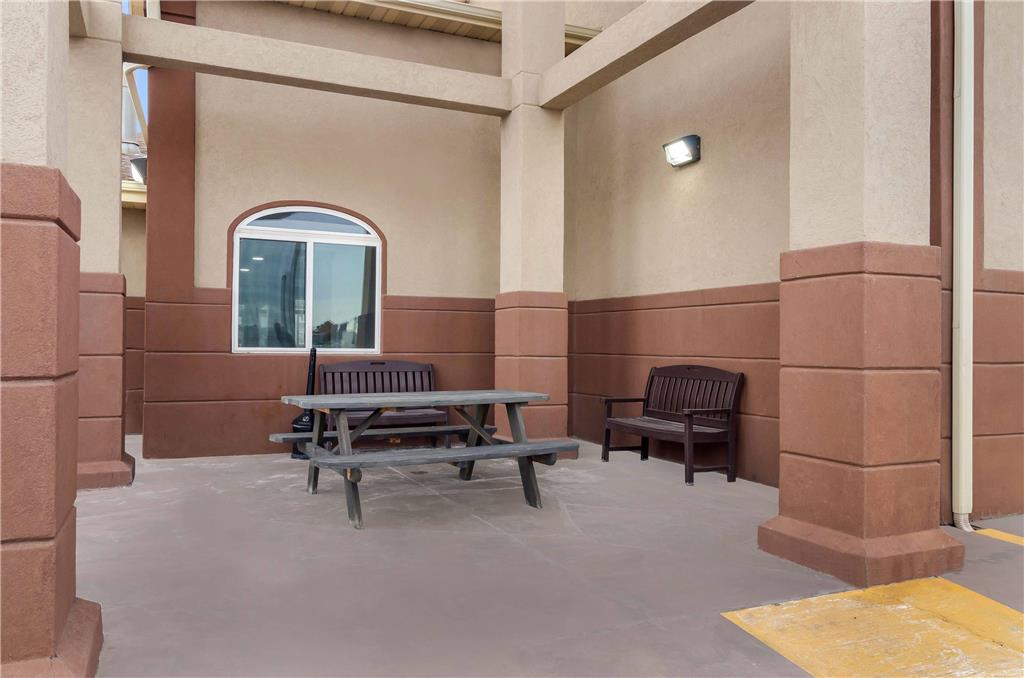 Econo Lodge Scottsbluff NE - photo 3