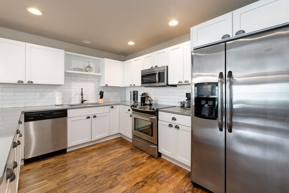 Amazing Urban Townhome near Breweries & River - photo 11