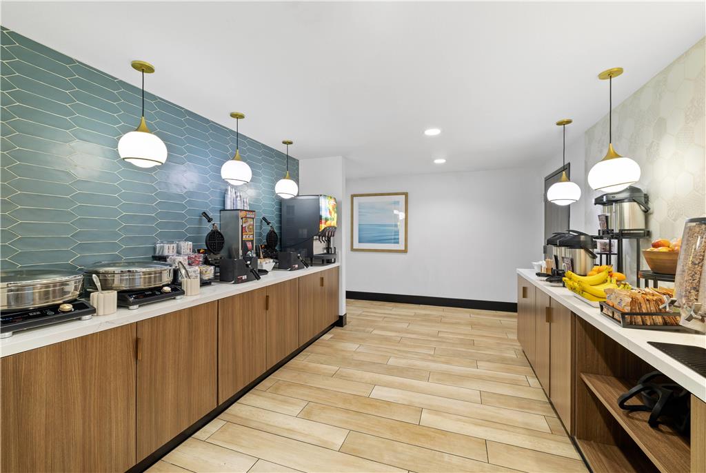 La Quinta Inn & Suites by Wyndham Santa Cruz - photo 47