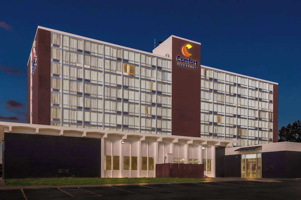 Comfort Inn & Suites Omaha Central - photo 31