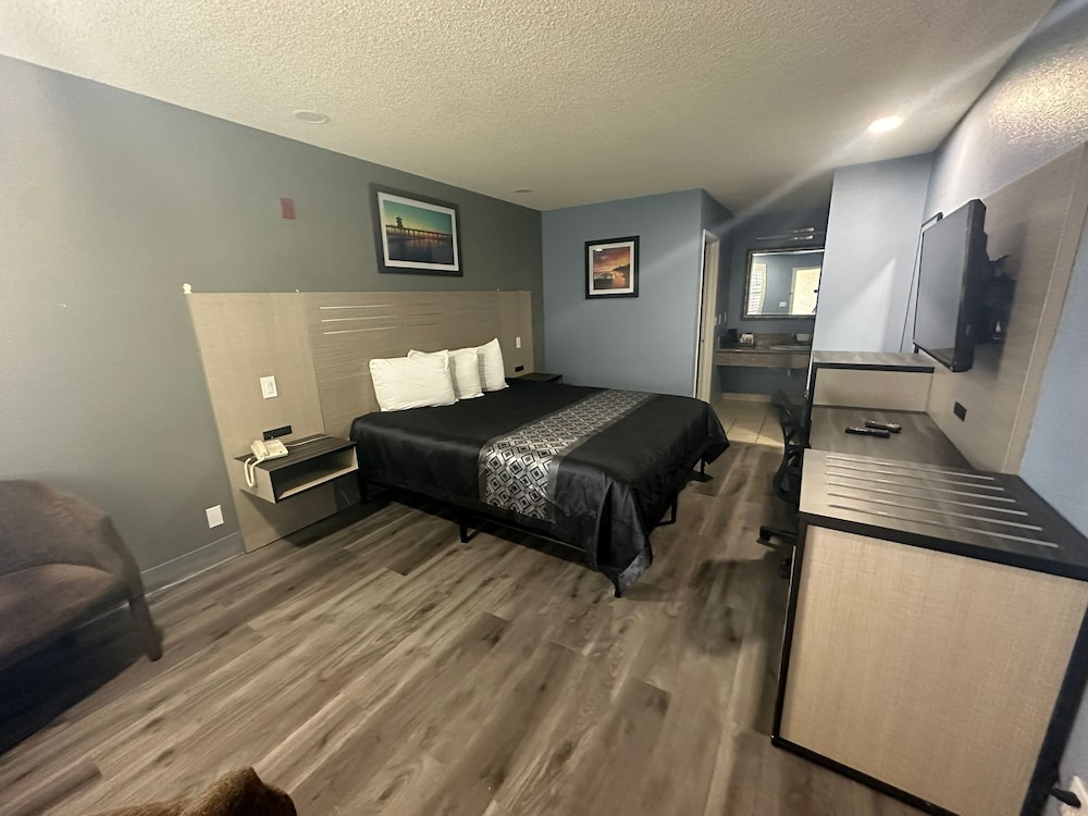 Orange Tustin Inn - photo 17