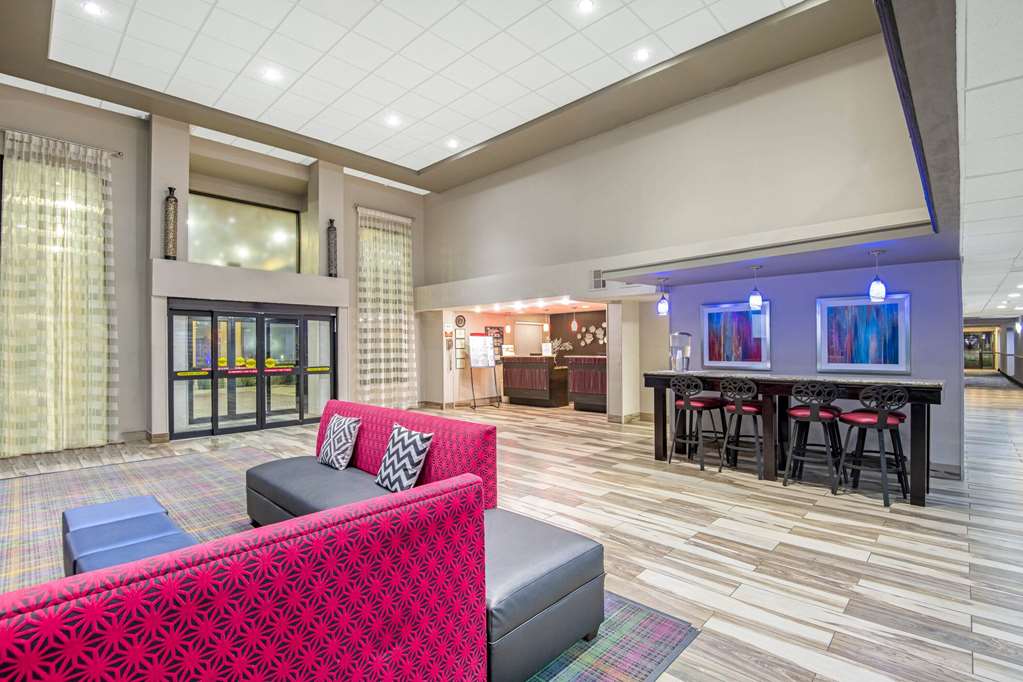 La Quinta Inn & Suites by Wyndham Denison N. Lake Texoma - photo 6