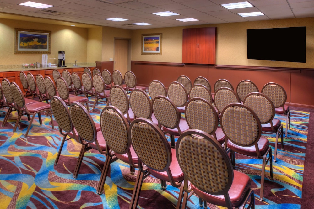 Hampton Inn & Suites Ontario - photo 51