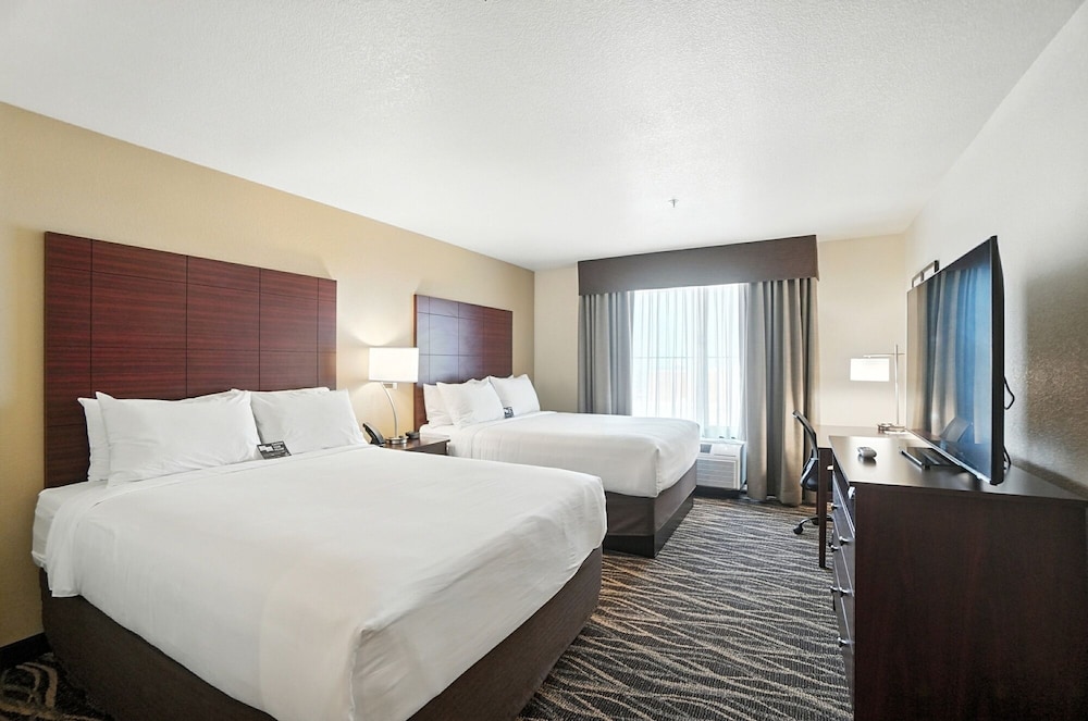 Cobblestone Hotel & Suites Bellefontaine - photo 30