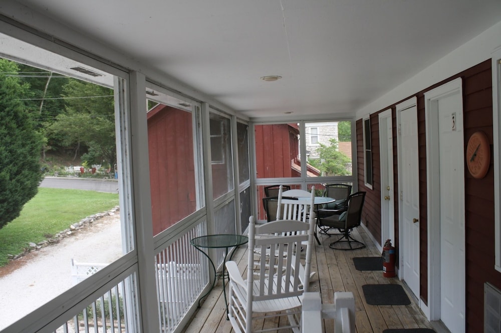 The Green Tree Inn - photo 20