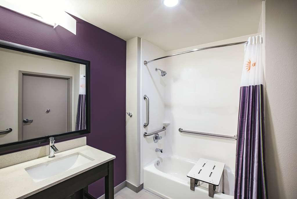 La Quinta Inn & Suites by Wyndham McAllen La Plaza Mall - photo 28