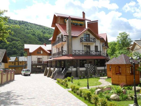 Tsvit Paporoti in Nadvirna, Ukraine