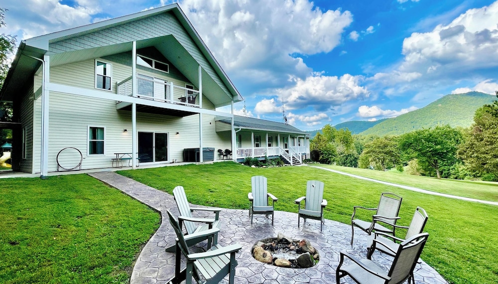 Covemont Meadows — 4-Star Luxury Hotel in Sevierville, United States