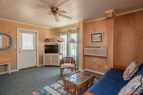 Beach Barracks by Oak Island Accommodations - photo 25