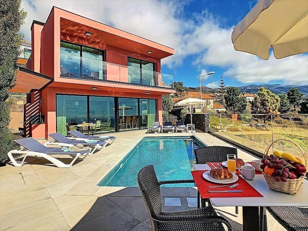Villa Eden Roze — 4-Star Luxury Hotel in Calheta, Portugal