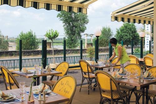 Logis Hotels Au Poisson d'Argent Hôtel 3 étoiles et restaurant — hotel in Ingrandes