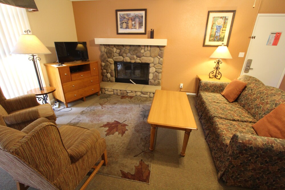 Lake Arrowhead Chalets a VRI resort - photo 8