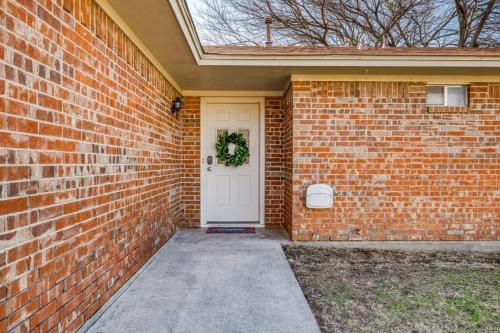 Centrally Located 3BR 2BA in Denton, United States