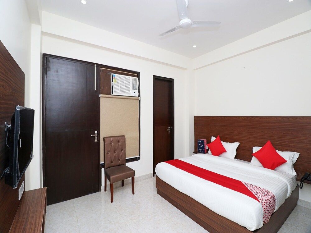 Oyo 24514 Rvid Suites