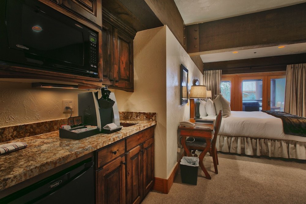 Premium Luxury Three Bedroom Suite with Two Hot Tubs 3 Apartment Hotel by RedAwning - photo 12