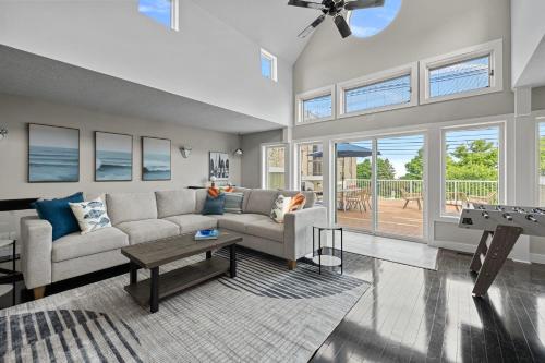 Surf Loft by Juniper Holiday Home — 4-Star Luxury Hotel in Saint Joseph, United States