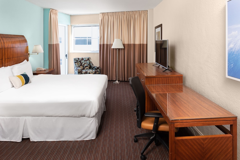 Sherry Frontenac Oceanfront Hotel - photo 11