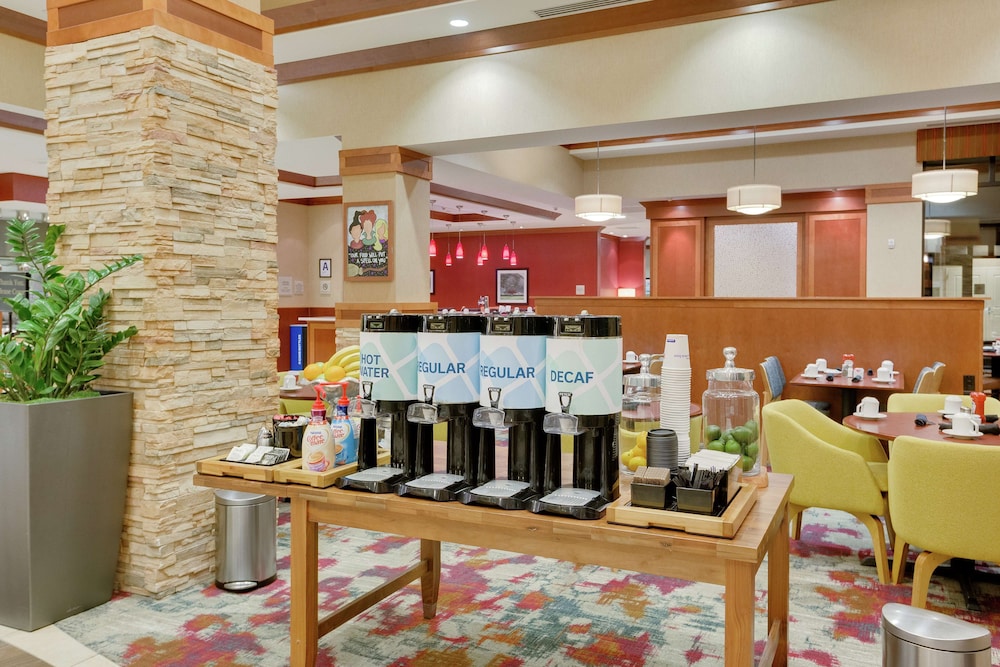 Hilton Garden Inn Milwaukee Airport - photo 3