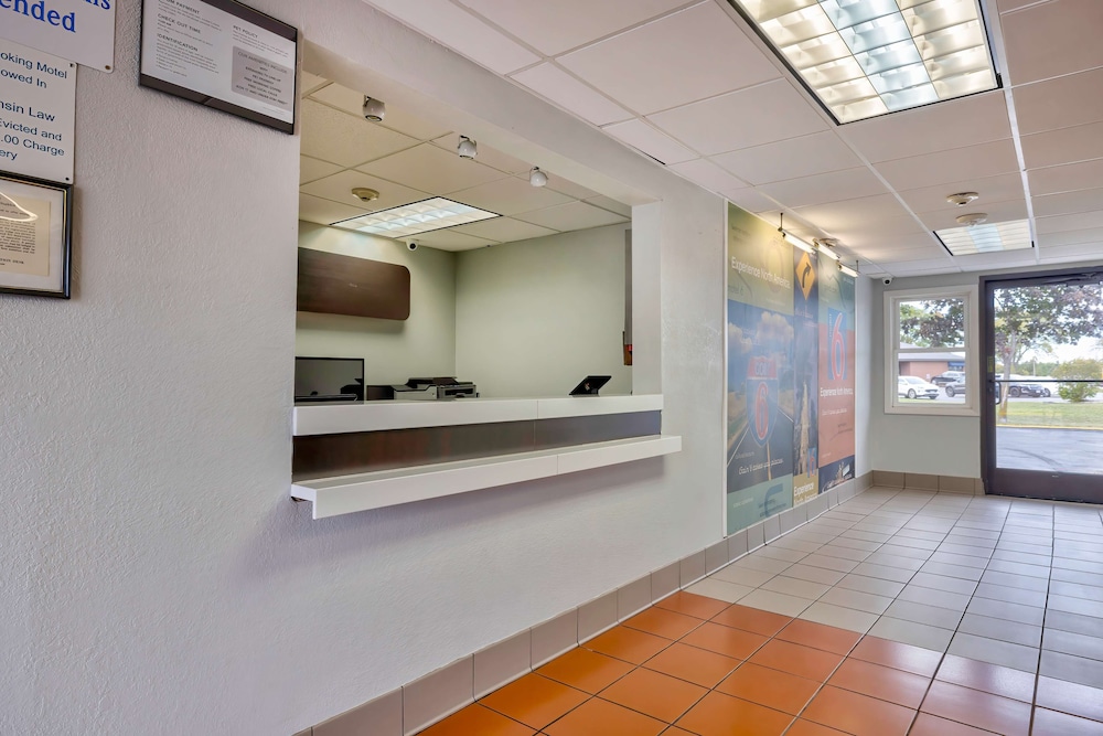 Motel 6 Oshkosh WI - photo 2