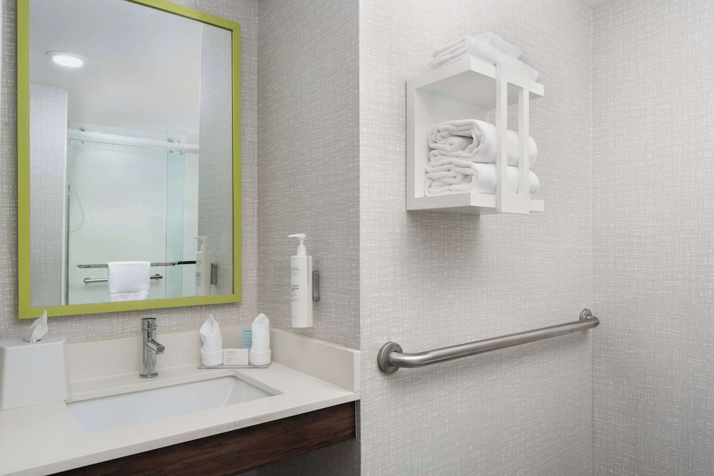 Hampton Inn Sturbridge - photo 20