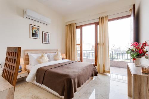 Hostie 2BHK Apartments near Artemis Medanta Fortis hospitals