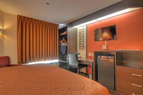 Smoky Mountain Inn & Suites - photo 8